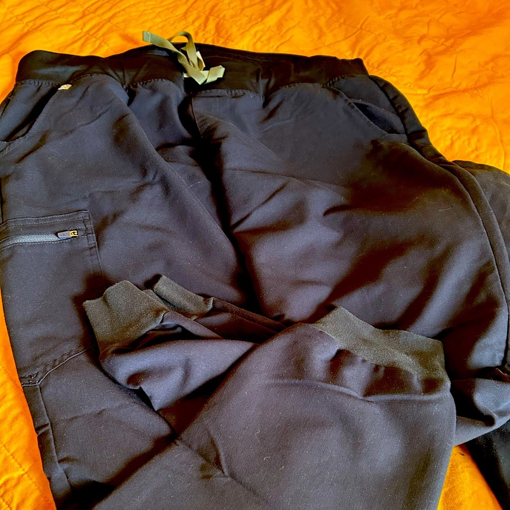 FIGS XXL Navy lot: joggers, Livingston pants, and double pocket scrub top.